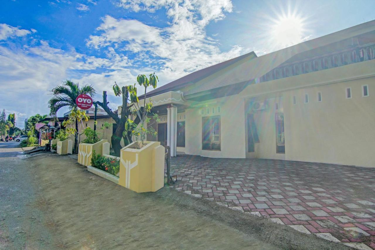 Capital O 90643 Suri Guest House Syariah Padang  Exterior photo