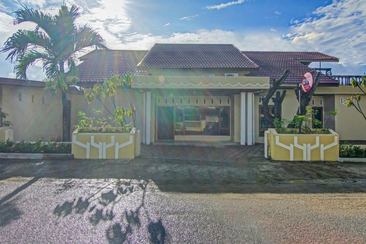 Capital O 90643 Suri Guest House Syariah Padang  Exterior photo